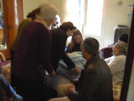 tout le mond veut voir le petit!