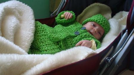 ouahou, je suis trop beau comme �a, c'�tait le 16 mars et maman me fesait prendre l'air et le soleil, dans ma 