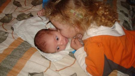 j'ai de la chance, elle m'embrasse tout le temps et elle est super jolie !!!