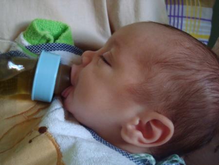 �a, c'�tait le 28 mars, quand papa me donnait de la tisanne, j'adore la tisanne comme papa et maman et mon grand papa paternel Hocine. En fait mon 2�me pr�nom c'est Hocine ! Ma grand ma