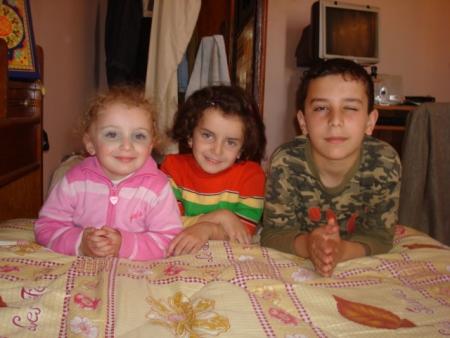 Rania, Lilya et Karim. Mes cousins et les fr�res et soeurs de Mohamed Ali